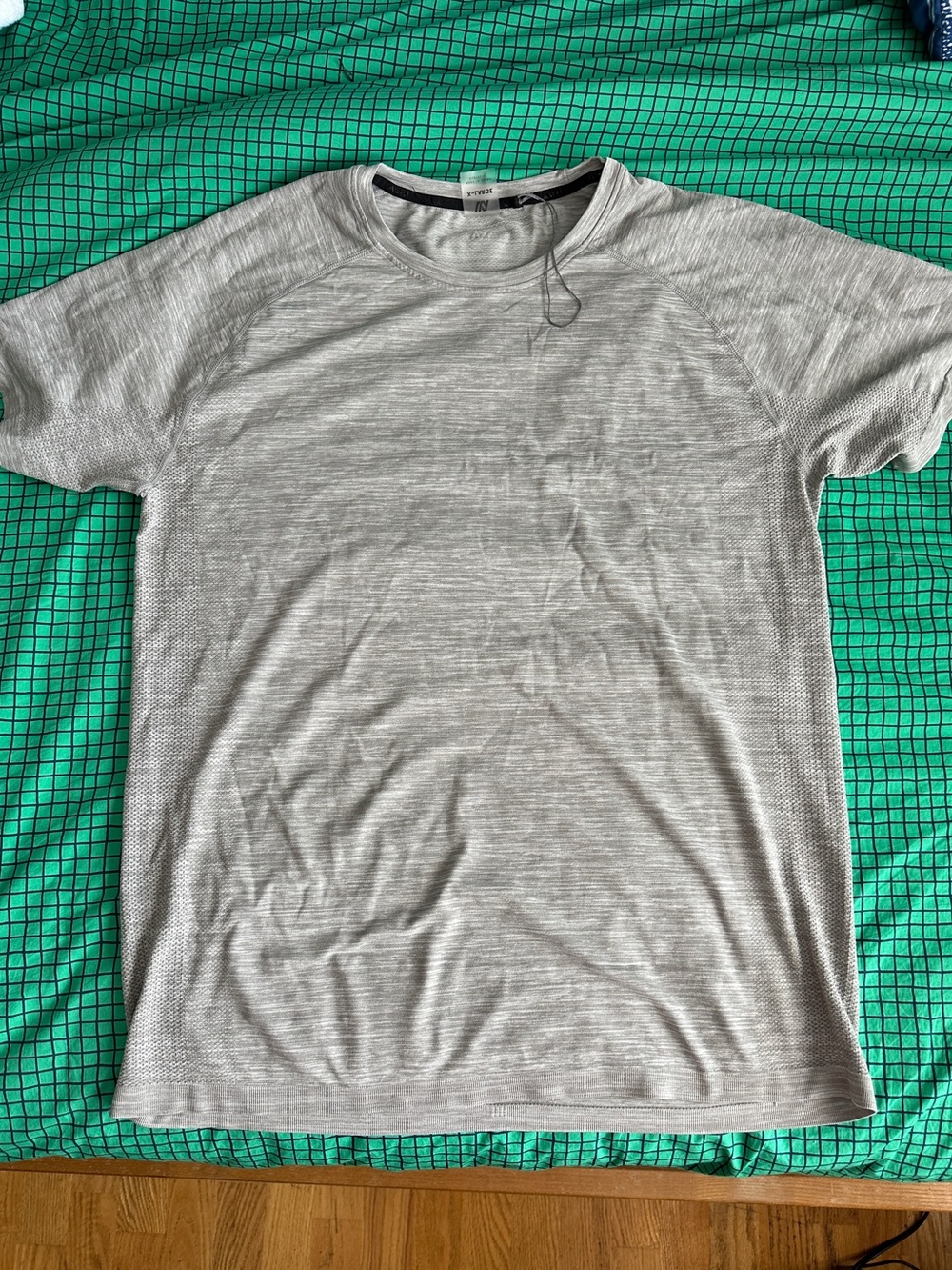Light Gray Men’s Short Sleeve Wicking Crew Tee